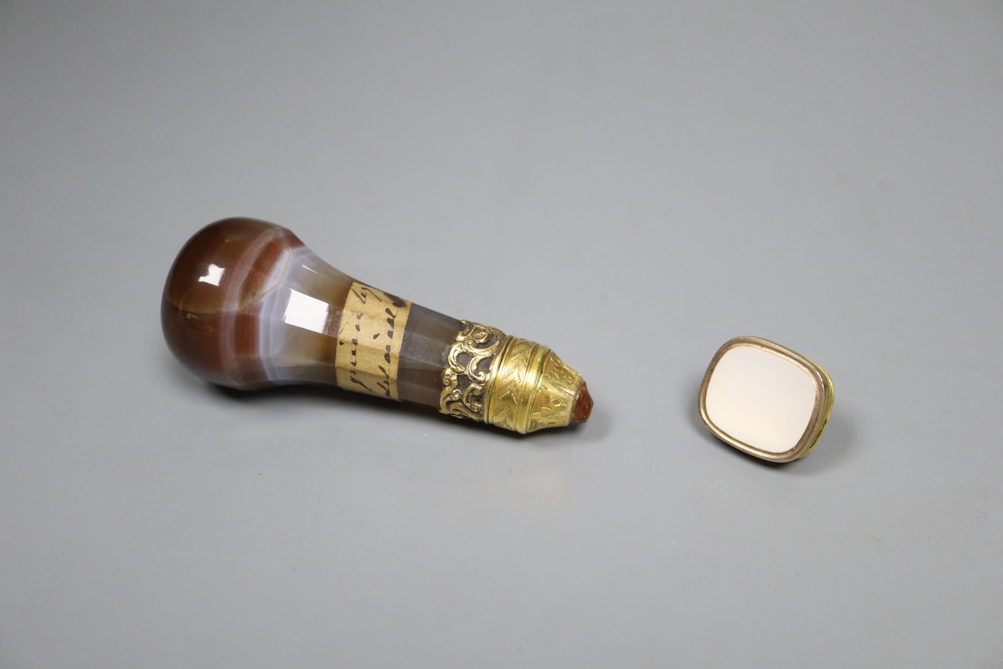 A Victorian gold mounted agate desk seal, with paper label ... given by Queen V..., 8cm, cased (a.f.)